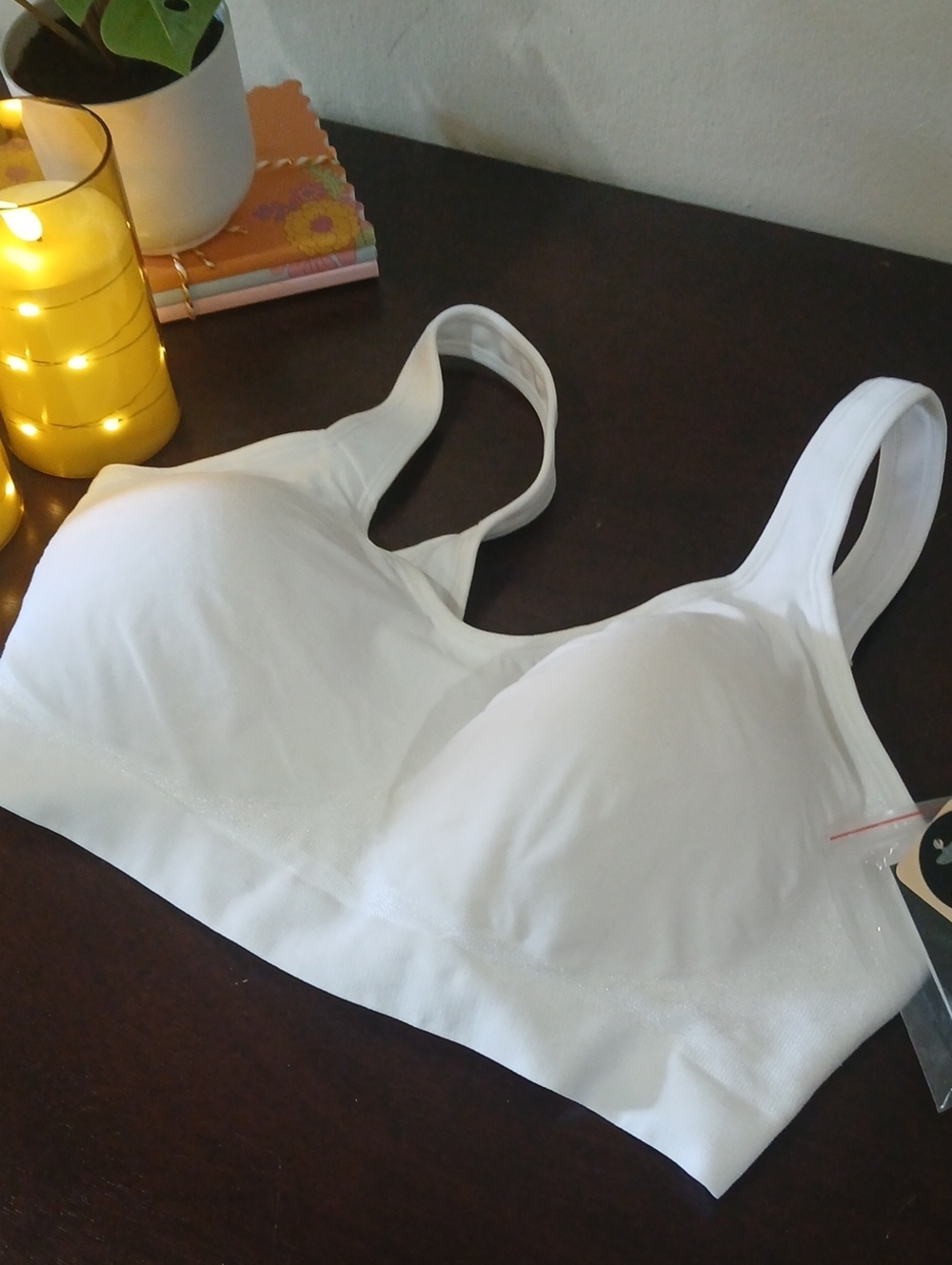 Everyday Wireless Comfort Bra in White - Women's Intimates
